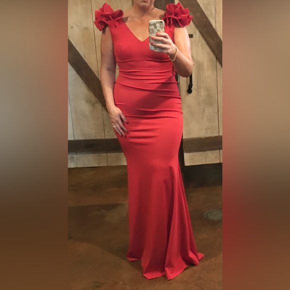 Red Evening Gown Ruffle Sleeveless V Neck V Back Size Medium - Picture 8 of 8